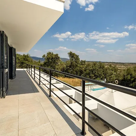 Luxurious Retreat In Lousa Countryside Pensionat