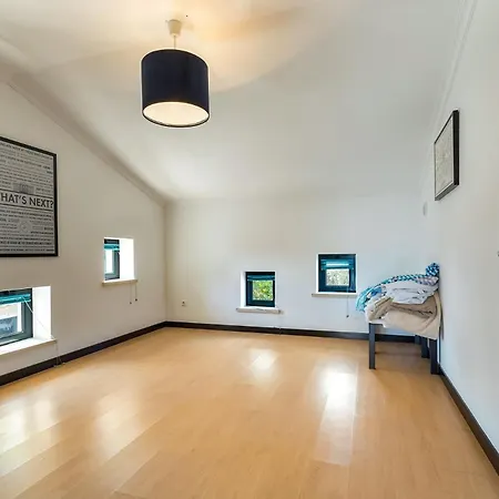 Luxurious Retreat In Lousa Countryside Pensionat