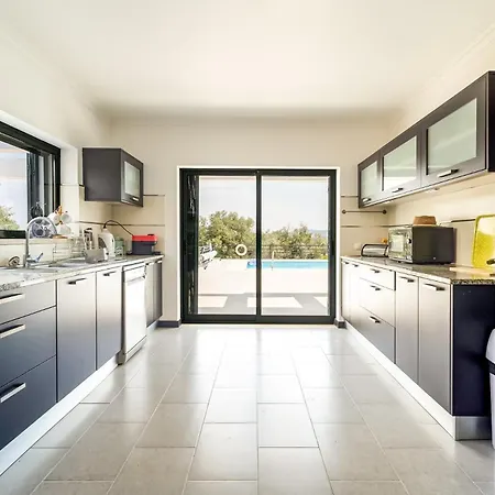 Luxurious Retreat In Lousa Countryside Pensionat 3*